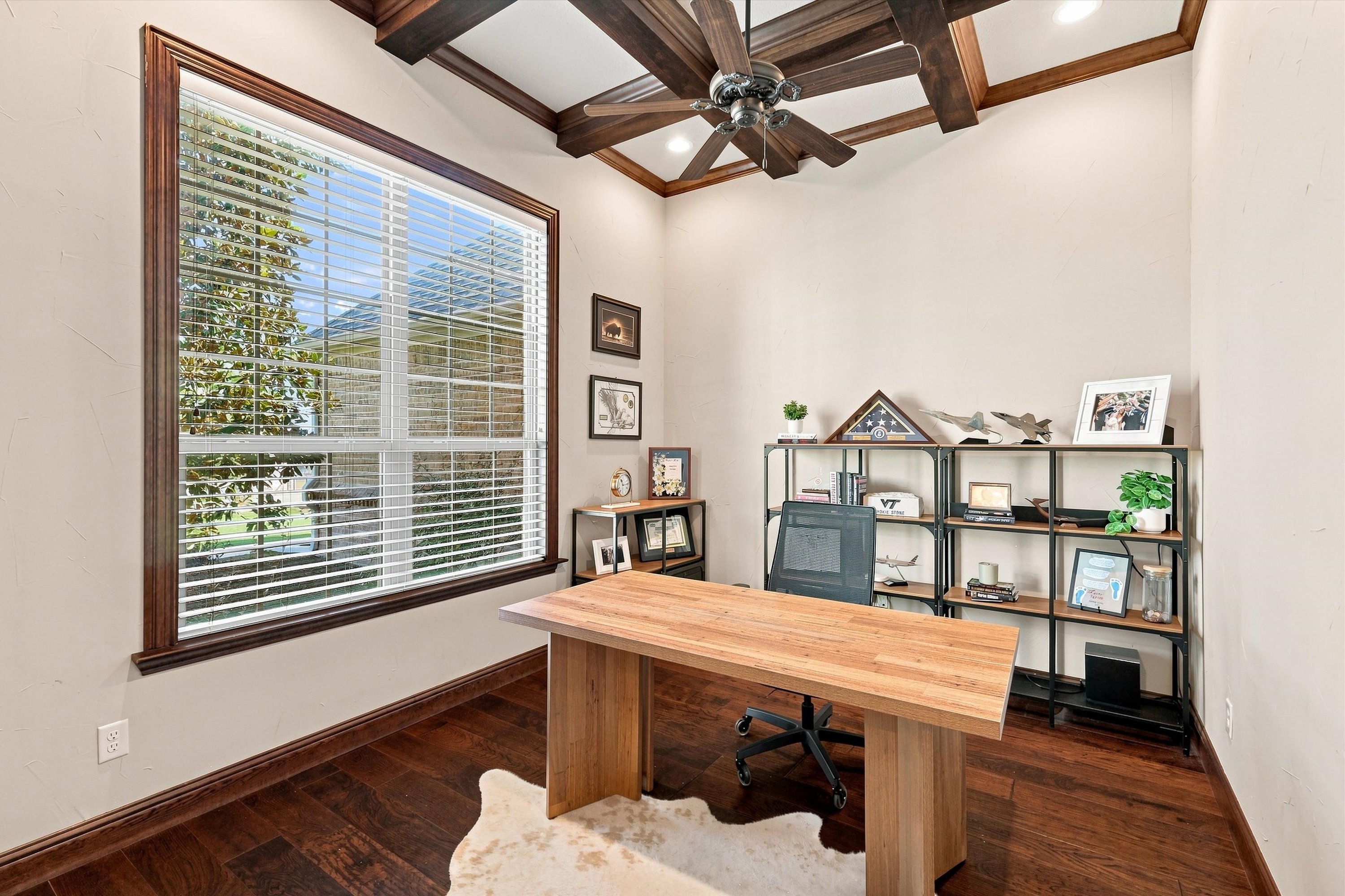  Timeless Style, Thoughtful Updates & One Acre to Enjoy - 物件實景