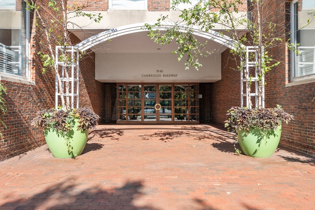 Cambridge, Massachusetts, 02142, United States, 2 Bedrooms Bedrooms, ,3 BathroomsBathrooms,Residential,For Sale,1784887