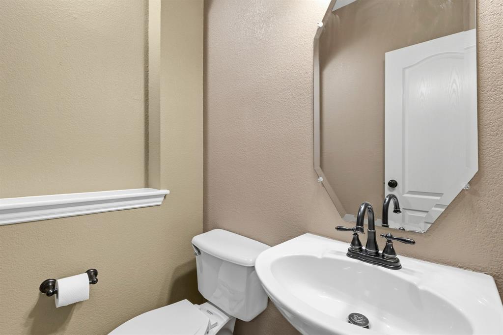 Denton, Texas, 76208, United States, 4 Bedrooms Bedrooms, ,5 BathroomsBathrooms,Residential,For Sale,2022446