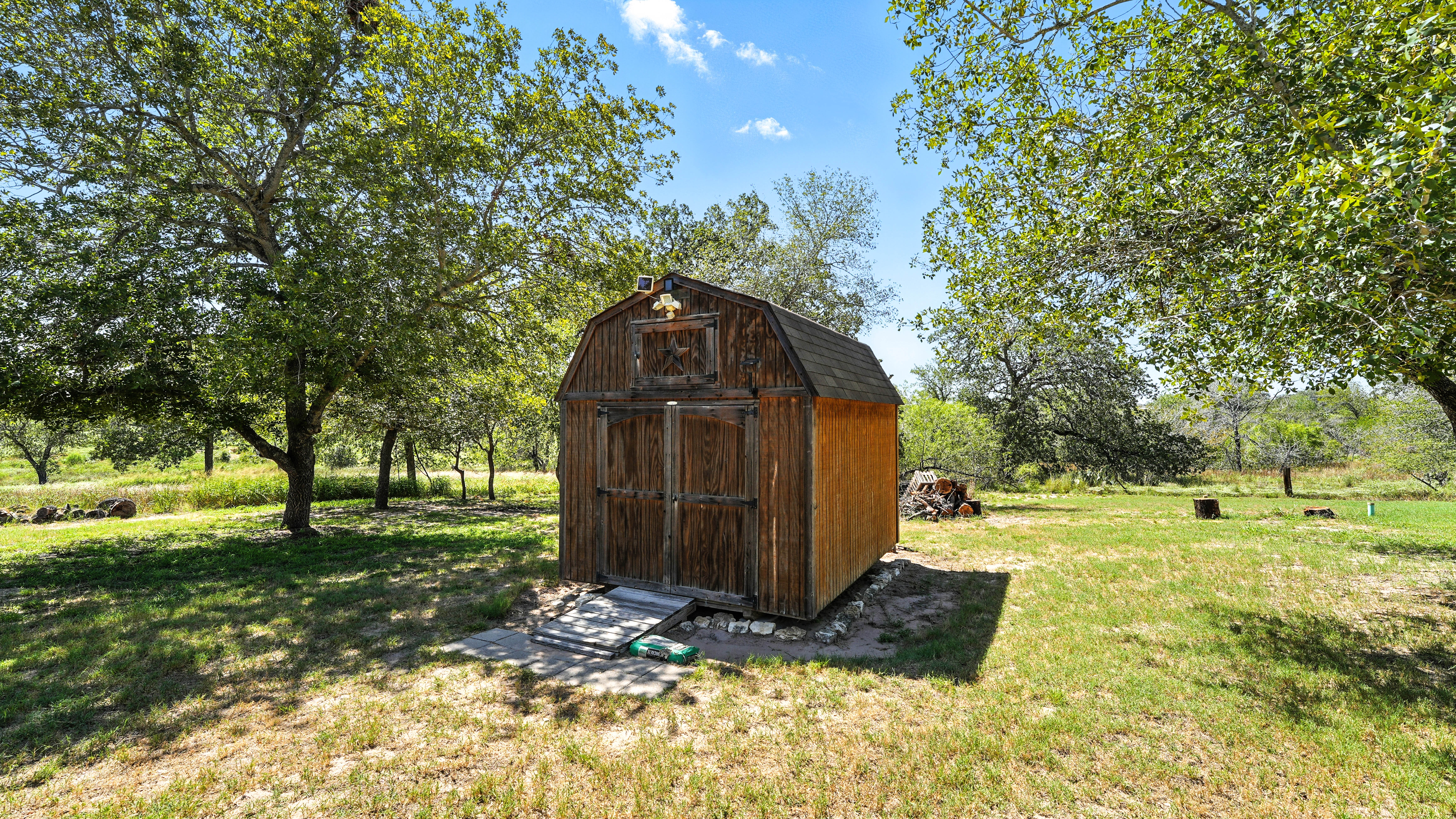 Floresville, Texas, 78114, United States, 3 Bedrooms Bedrooms, ,2 BathroomsBathrooms,Residential,For Sale,1978847