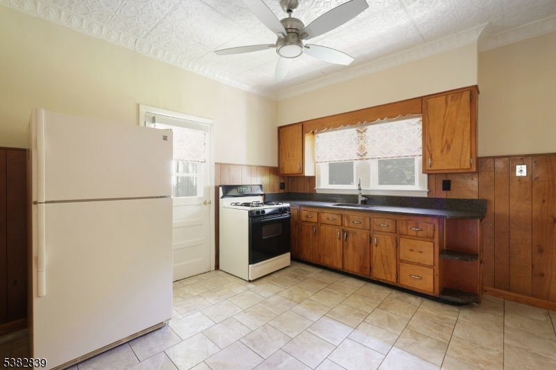 Westfield Town, New Jersey, 07090, United States, 5 Bedrooms Bedrooms, ,3 BathroomsBathrooms,Residential,For Sale,1941025