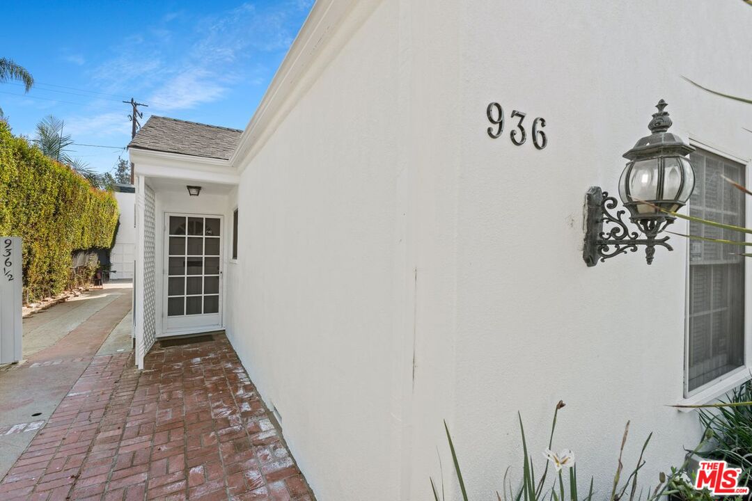 West Hollywood, California, 90046, United States, 4 Bedrooms Bedrooms, ,4 BathroomsBathrooms,Residential,For Sale,1840253