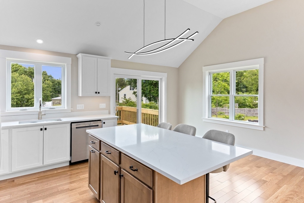 Brockton, Massachusetts, 02302, United States, 4 Bedrooms Bedrooms, ,3 BathroomsBathrooms,Residential,For Sale,1937310