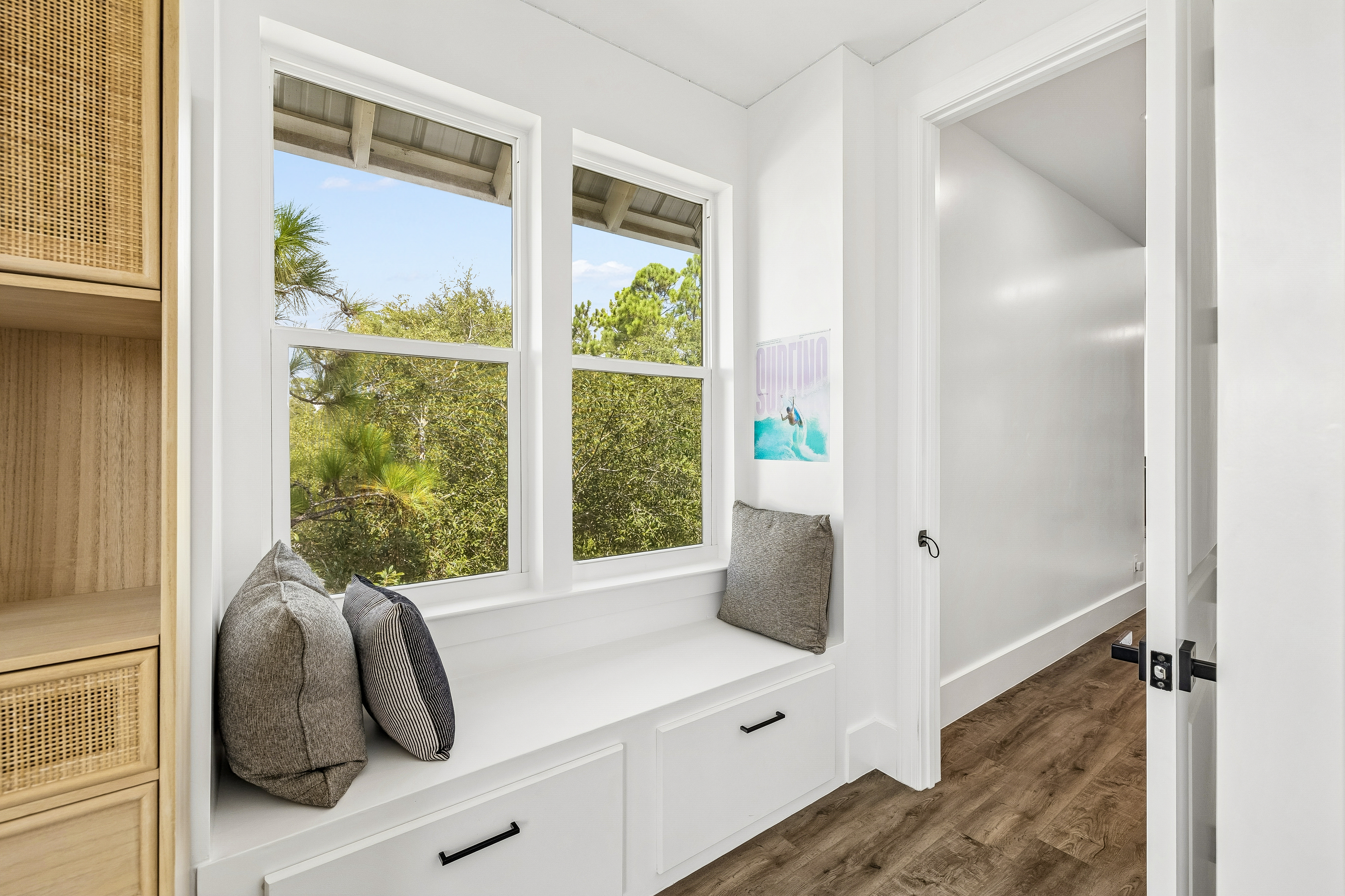  Spacious Newer-Build Home With Wraparound Porch On Gated Community Corner Lot - 物件實景