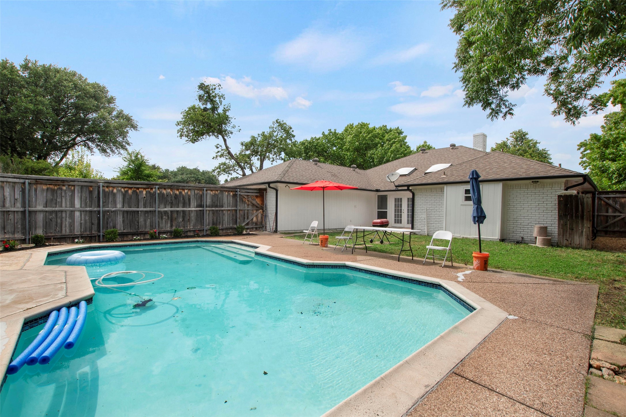 Dallas, Texas, 75243, United States, 5 Bedrooms Bedrooms, ,3 BathroomsBathrooms,Residential,For Sale,1847353