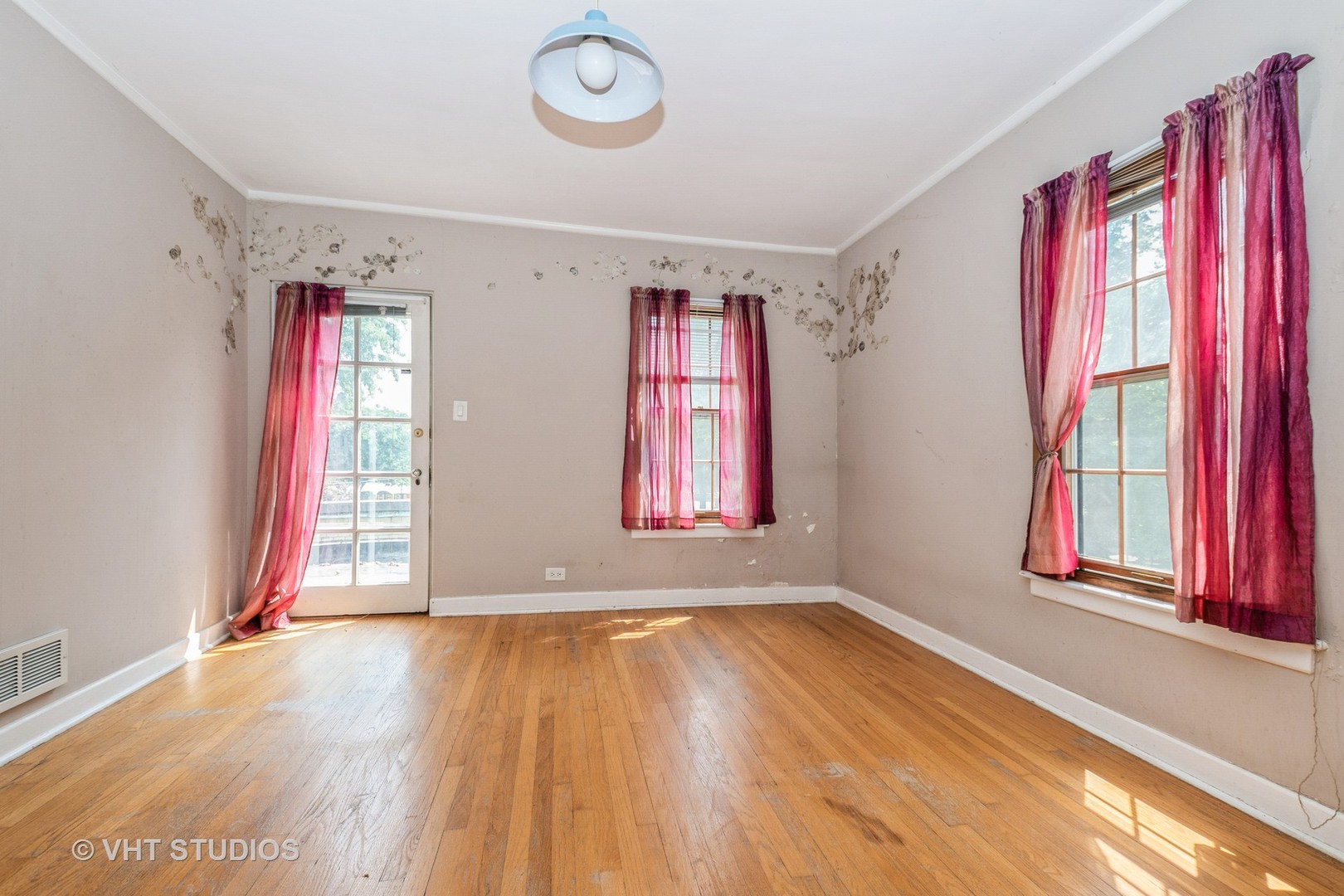 Chicago, Illinois, 60643, United States, 4 Bedrooms Bedrooms, ,3 BathroomsBathrooms,Residential,For Sale,1910863