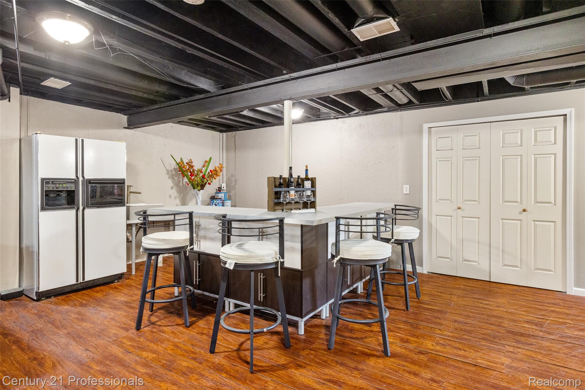 LakeOrion, Michigan, 48359, United States, 4 Bedrooms Bedrooms, ,3 BathroomsBathrooms,Residential,For Sale,1973715