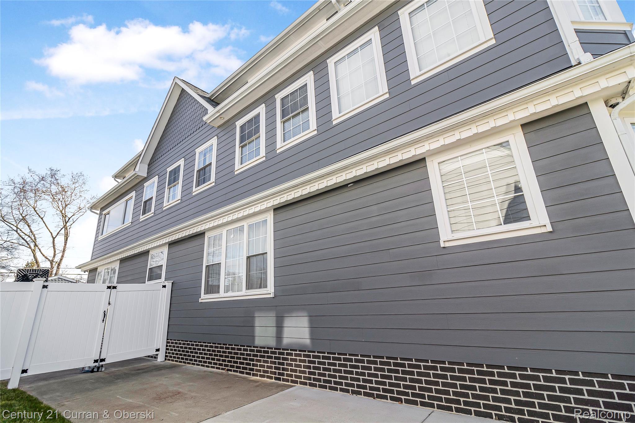 Dearborn, Michigan, 48124, United States, 4 Bedrooms Bedrooms, ,3 BathroomsBathrooms,Residential,For Sale,1921247