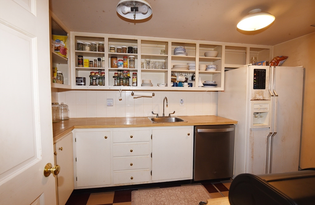 Rockland, Massachusetts, 02370, United States, 3 Bedrooms Bedrooms, ,2 BathroomsBathrooms,Residential,For Sale,1903507