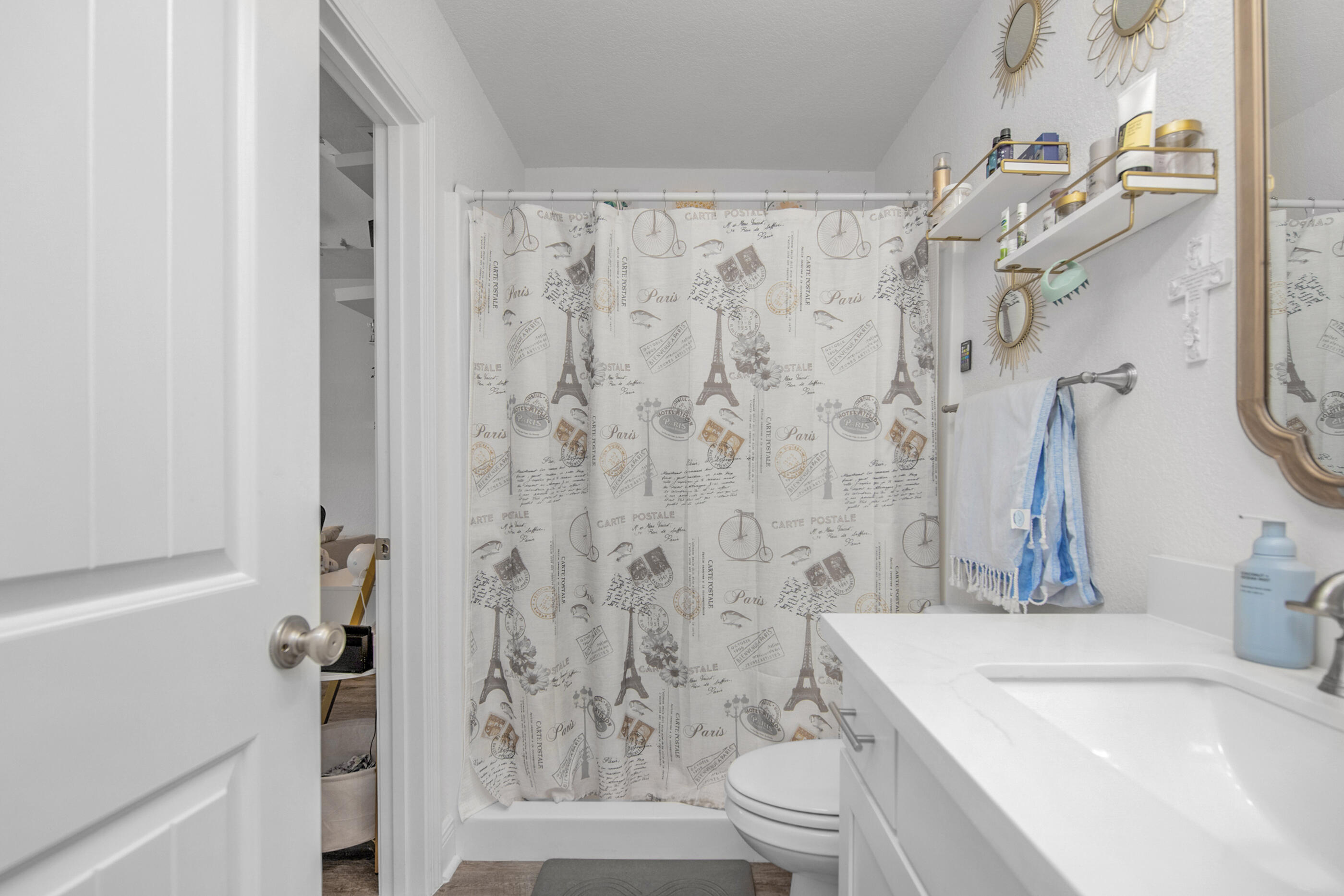 Gulf Breeze, Florida, 32563, United States, 5 Bedrooms Bedrooms, ,3 BathroomsBathrooms,Residential,For Sale,1950395