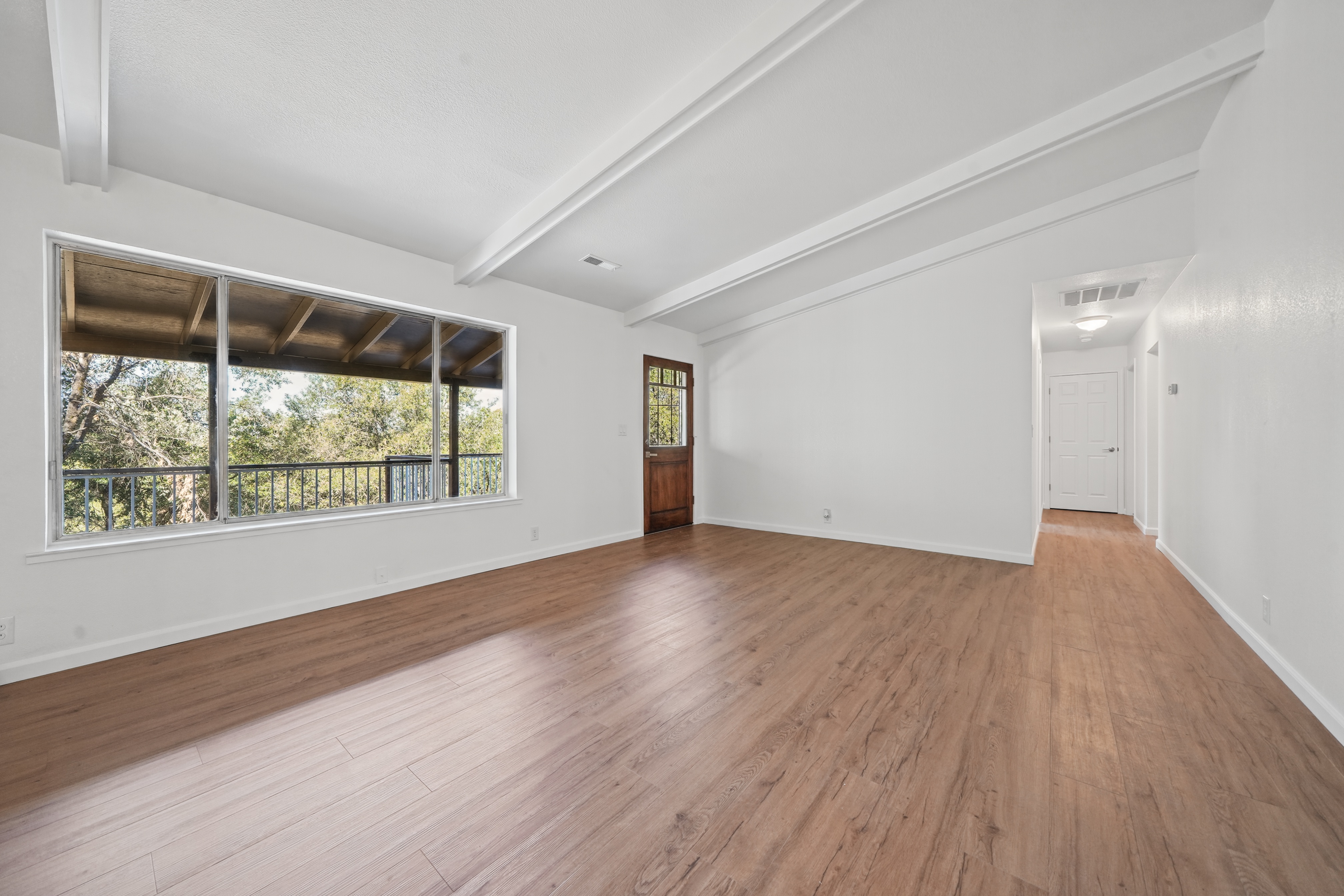  Single Story Living with Views + Privacy - 物件實景
