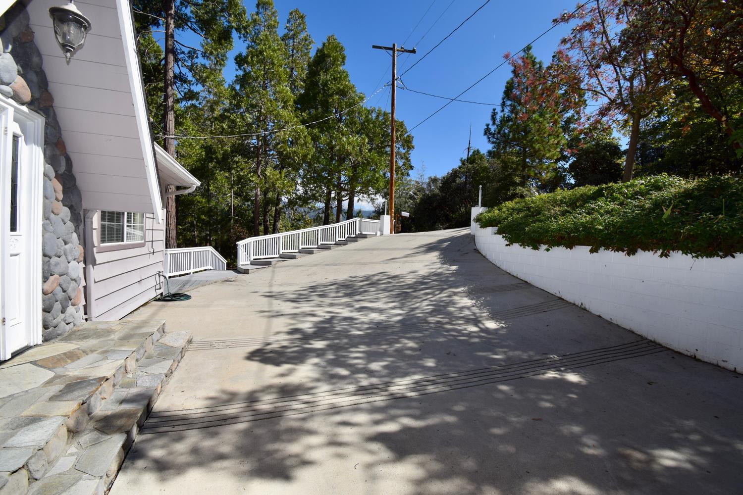 Oakhurst, California, 93644, United States, 4 Bedrooms Bedrooms, ,3 BathroomsBathrooms,Residential,For Sale,1984203