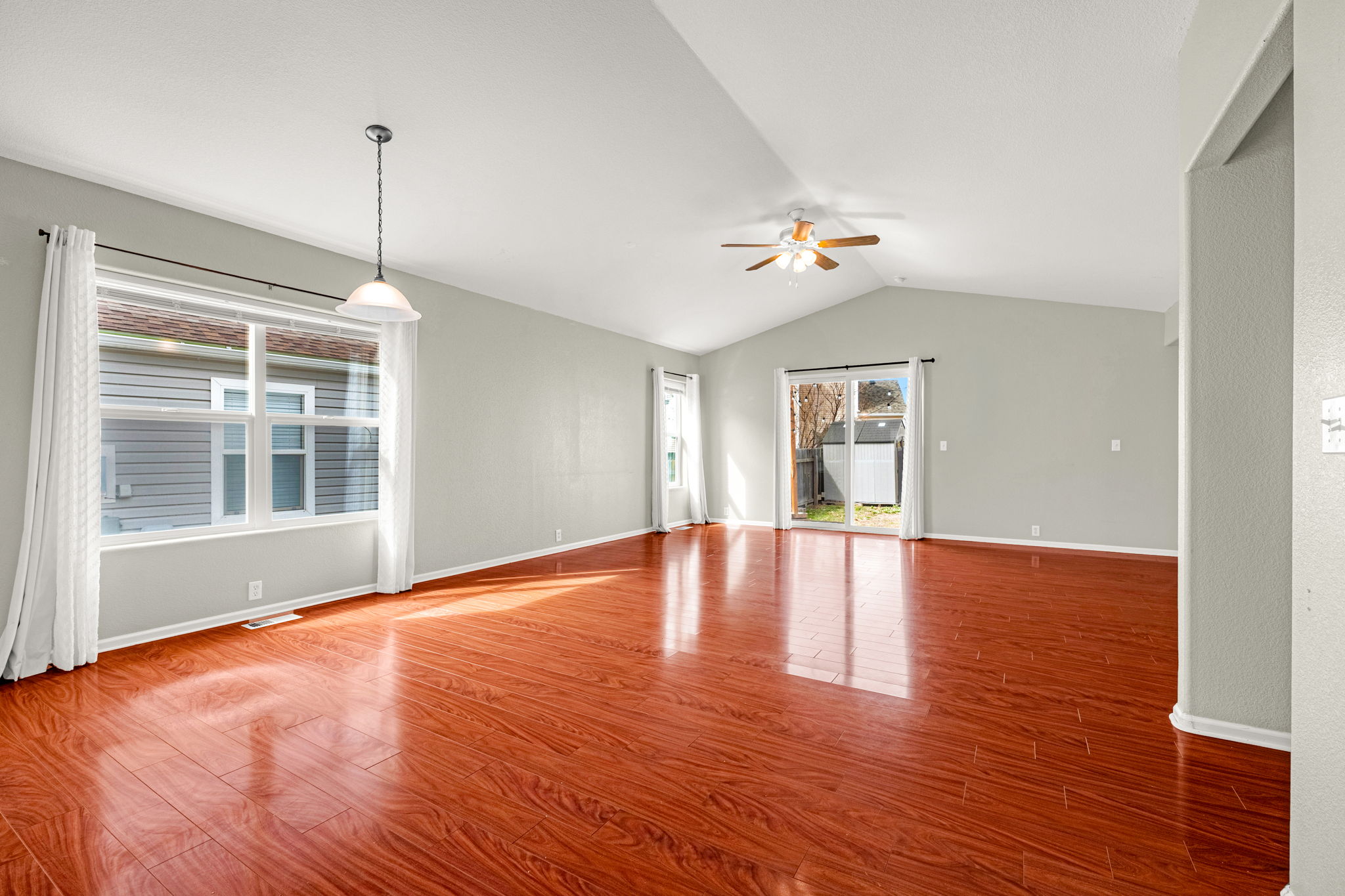  Amazing main level living opportunity in desirable Ridgeview at Stetson Hills - 物件實景