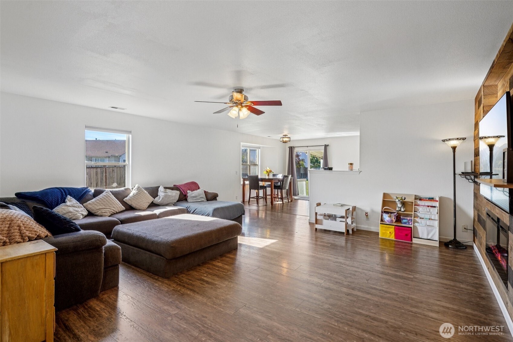 Orting, Washington, 98360, United States, 3 Bedrooms Bedrooms, ,2 BathroomsBathrooms,Residential,For Sale,1988099