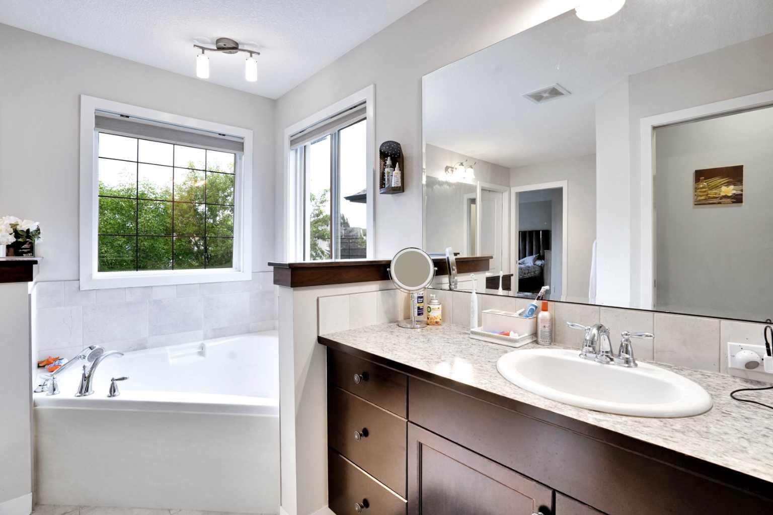 CALGARY, Alberta, T2X 0J7, CA, 3 Bedrooms Bedrooms, ,3 BathroomsBathrooms,Residential,For Sale,1906962