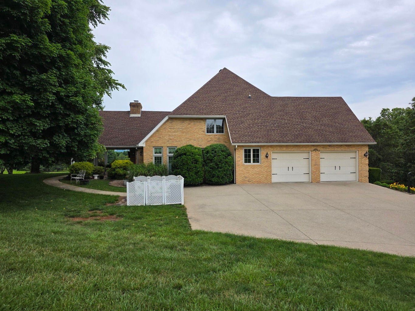Somerset, Kentucky, 42503, United States, 4 Bedrooms Bedrooms, ,4 BathroomsBathrooms,Residential,For Sale,2048001