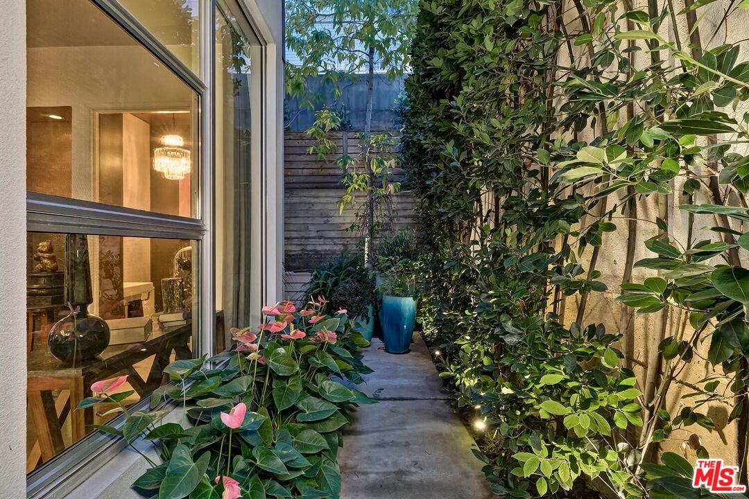 West Hollywood, California, 90069, United States, 2 Bedrooms Bedrooms, ,2 BathroomsBathrooms,Residential,For Sale,2000486