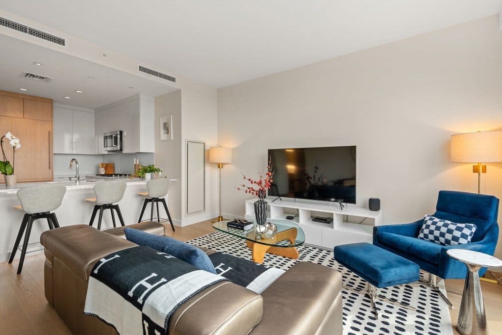 Boston, Massachusetts, 02215, United States, 2 Bedrooms Bedrooms, ,2 BathroomsBathrooms,Residential,For Sale,1941933