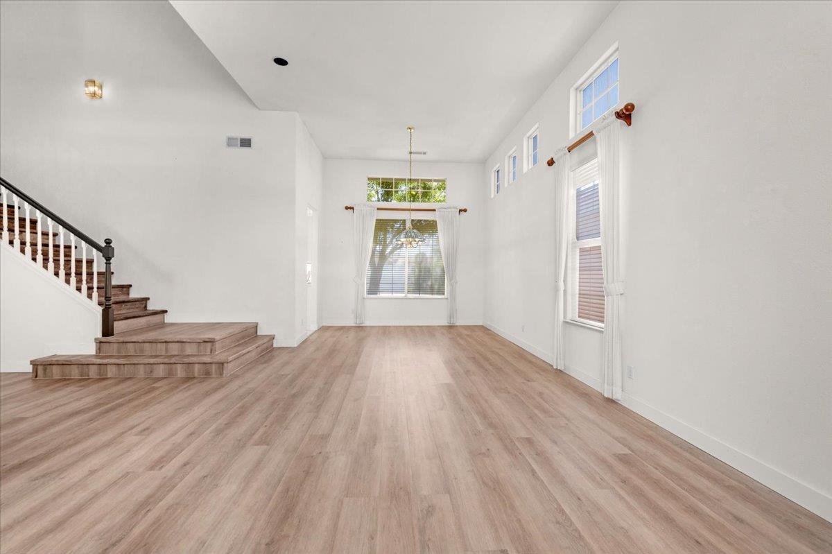 Clovis, California, 93611, United States, 5 Bedrooms Bedrooms, ,3 BathroomsBathrooms,Residential,For Sale,1924098
