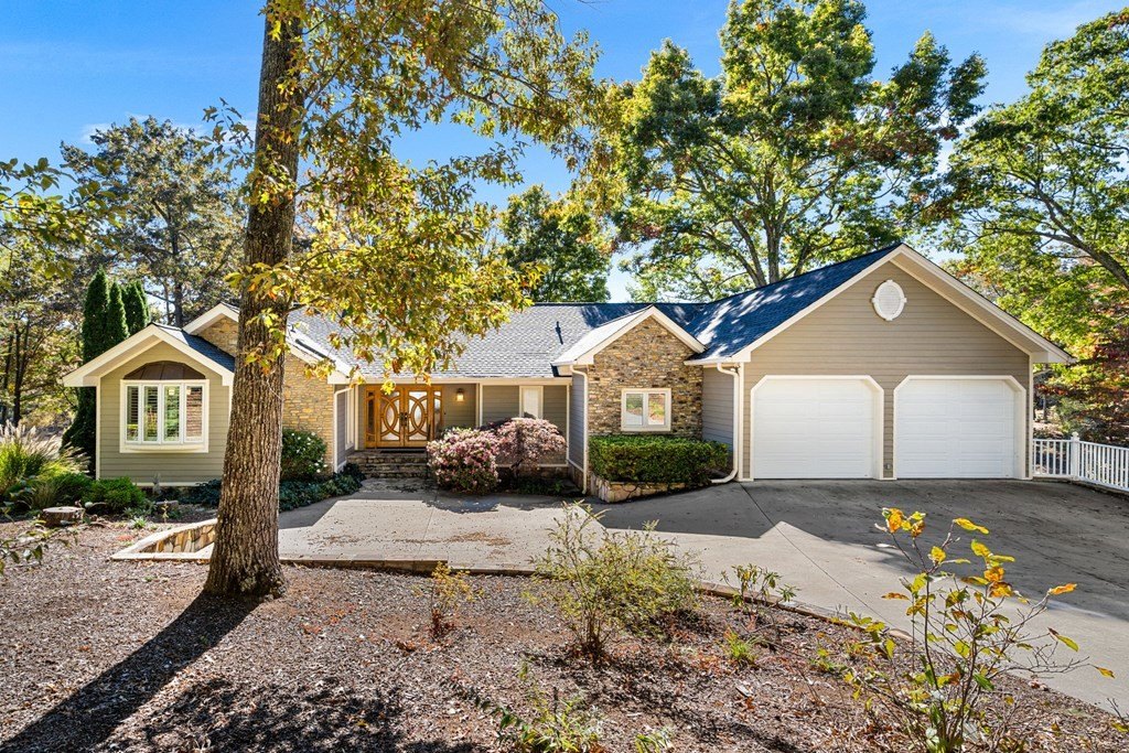 Hiawassee, Georgia, 30546, United States, 3 Bedrooms Bedrooms, ,4 BathroomsBathrooms,Residential,For Sale,1978454