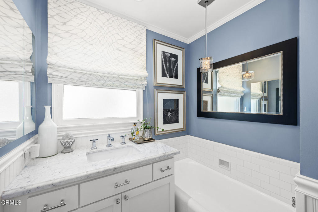 Pasadena, California, 91107, United States, 2 Bedrooms Bedrooms, ,1 BathroomBathrooms,Residential,For Sale,1988268