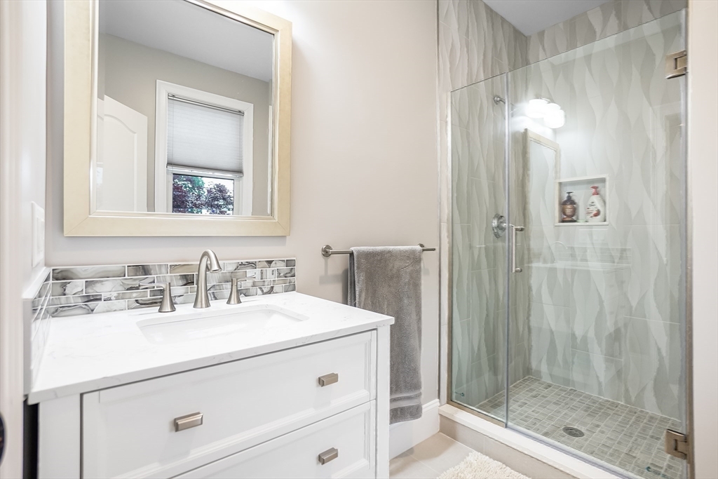 Newton, Massachusetts, 02460, United States, 4 Bedrooms Bedrooms, ,5 BathroomsBathrooms,Residential,For Sale,1929492