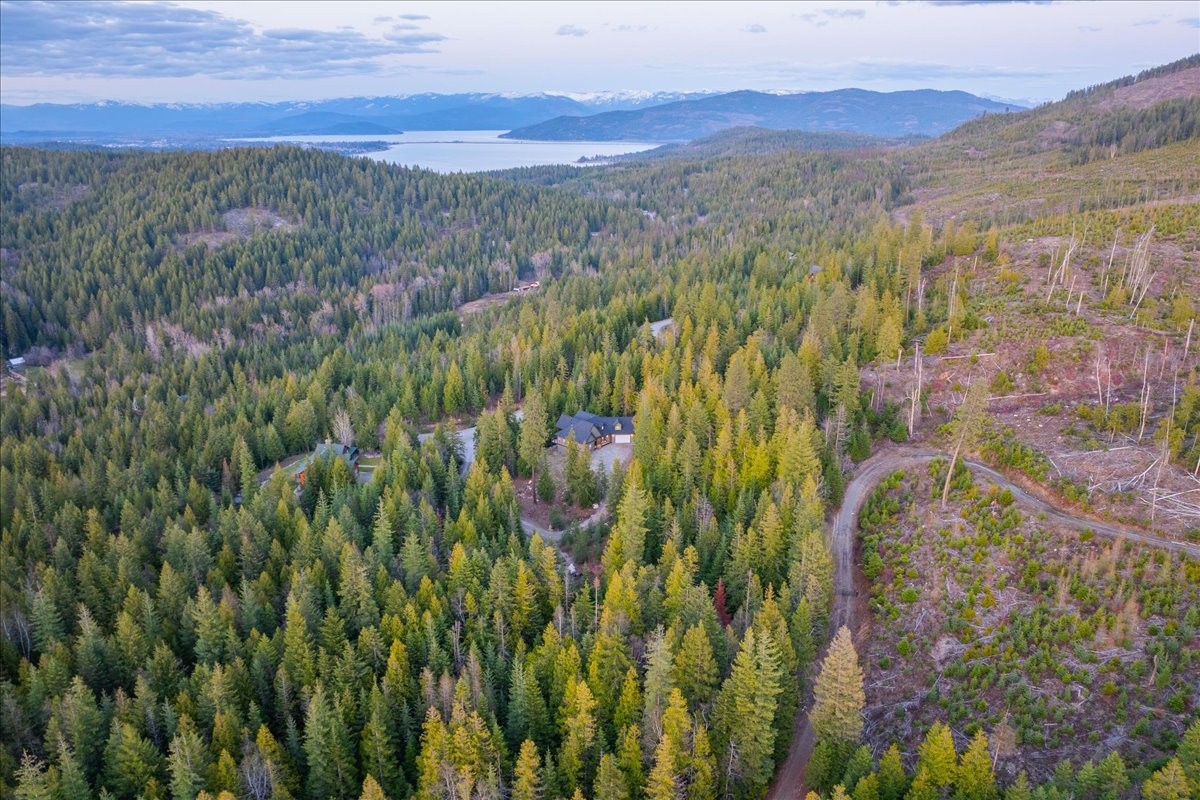 Sagle, Idaho, 83860, United States, 3 Bedrooms Bedrooms, ,4 BathroomsBathrooms,Residential,For Sale,1976949