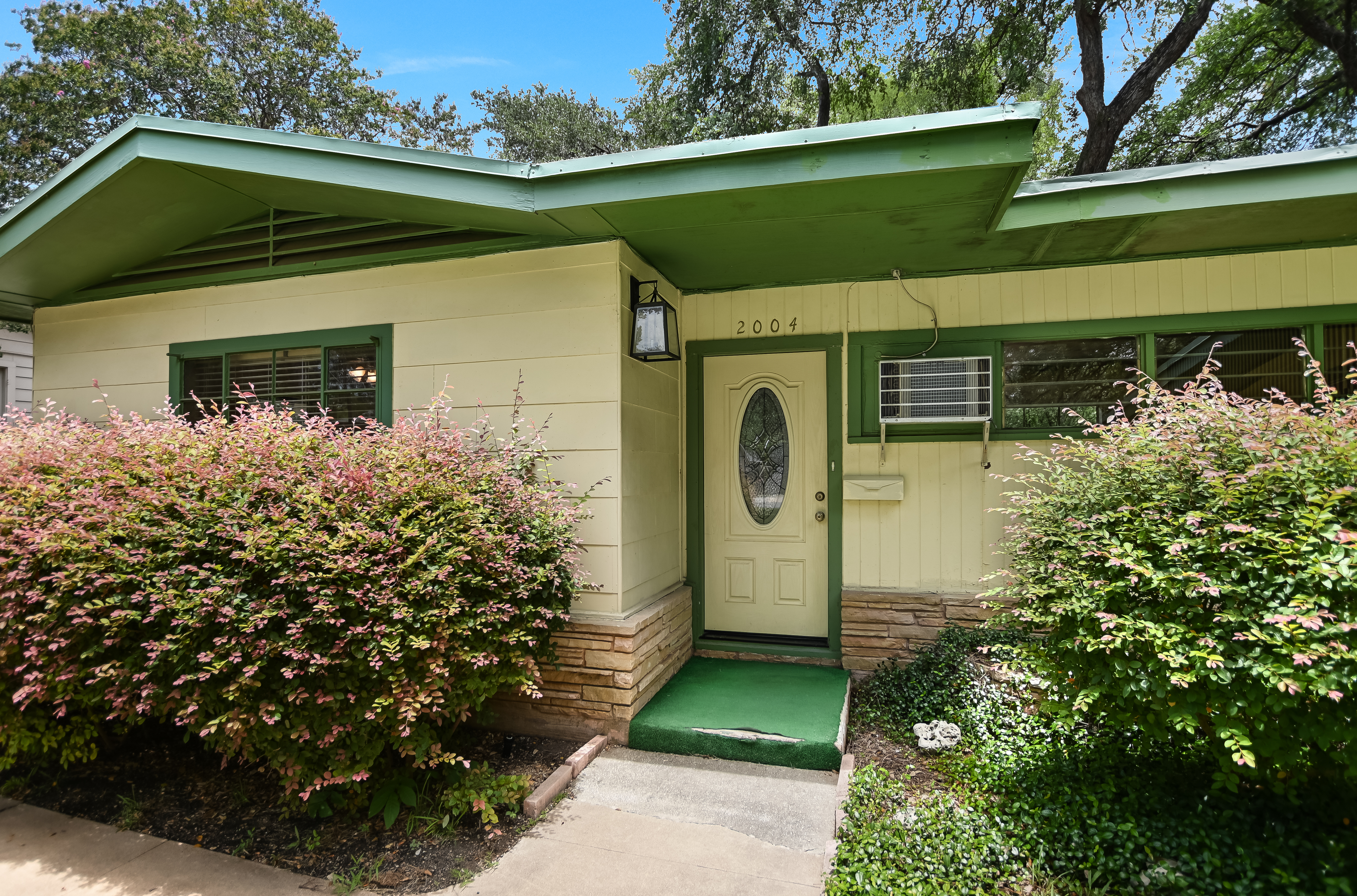  JUST LISTED in Tarrytown - 物件實景