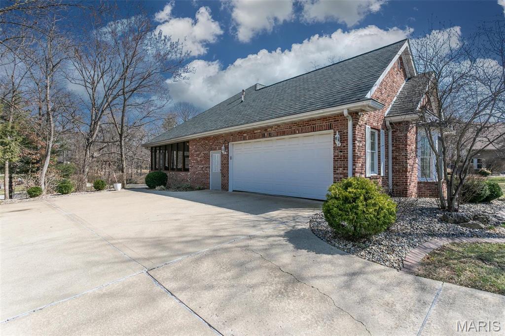 Glen Carbon, Illinois, 62034, United States, 3 Bedrooms Bedrooms, ,4 BathroomsBathrooms,Residential,For Sale,1840876