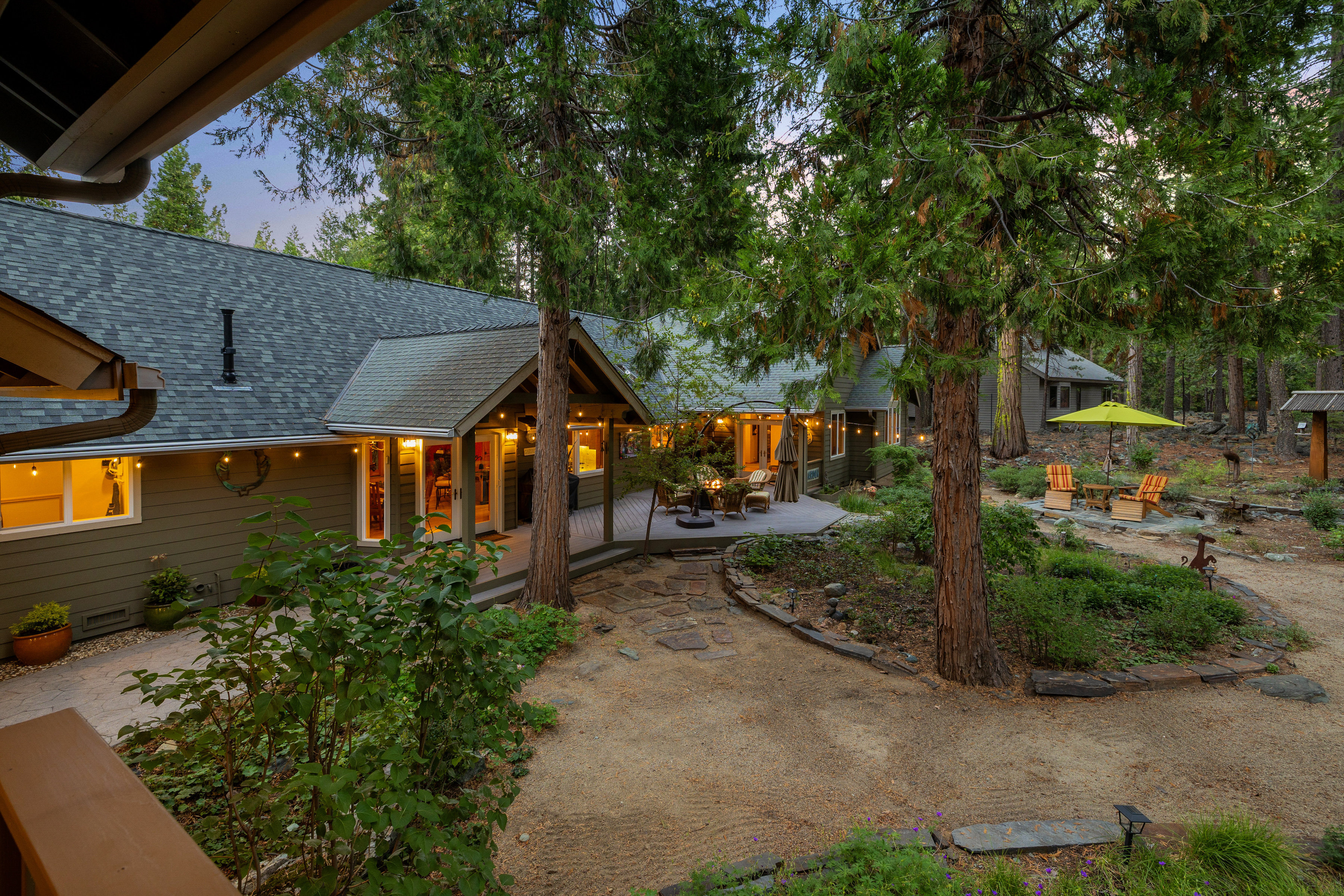  Luxury Mountain Retreat with Guest House on 1 Acre in the Heart of Graeagle - 物件實景