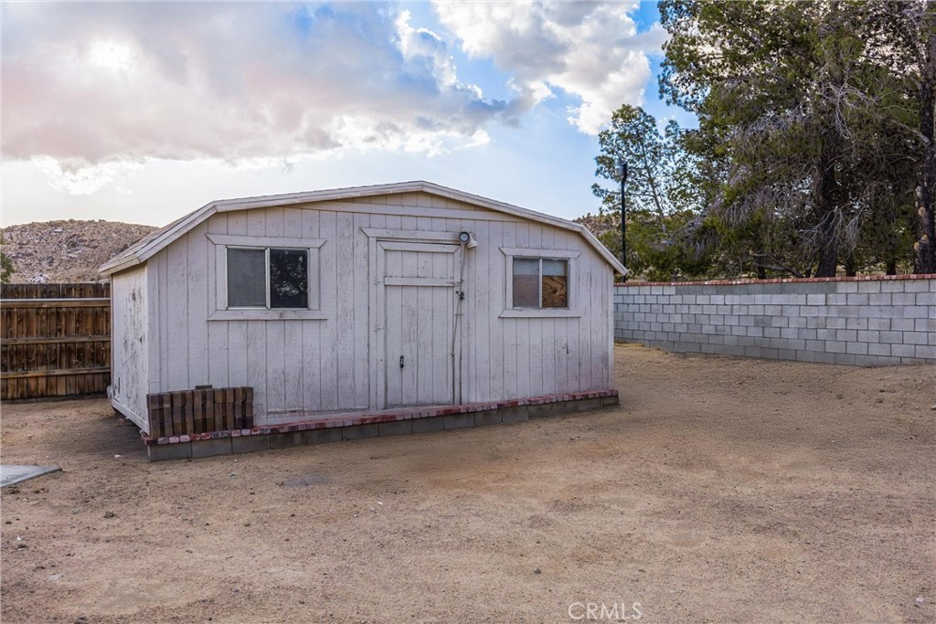 Apple Valley, California, 92307, United States, 5 Bedrooms Bedrooms, ,3 BathroomsBathrooms,Residential,For Sale,2013533