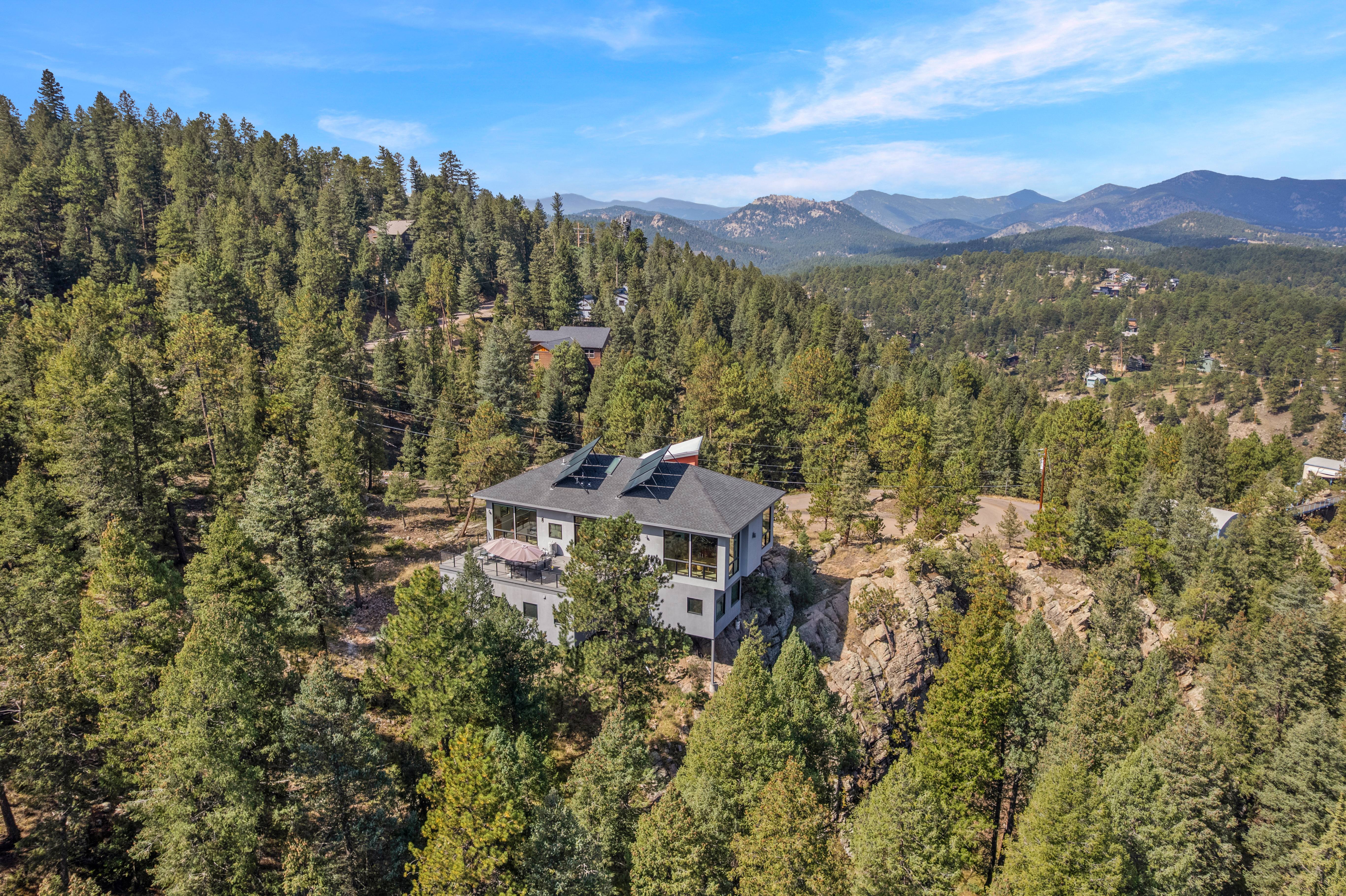  Modern Mountain Residence with Dramatic Architecture - 物件實景