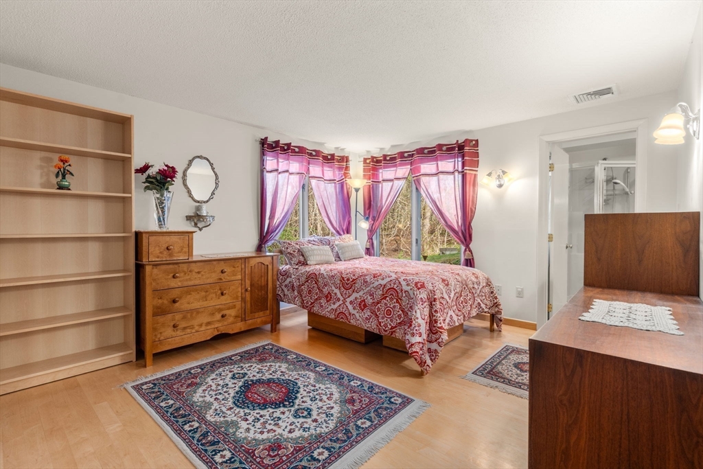 Dartmouth, Massachusetts, 02748, United States, 4 Bedrooms Bedrooms, ,5 BathroomsBathrooms,Residential,For Sale,1804172
