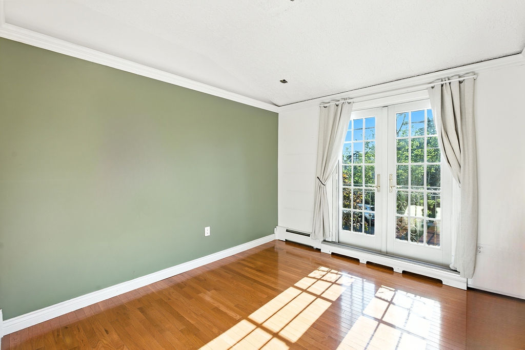 Howard Beach, New York, 11414, United States, 4 Bedrooms Bedrooms, ,4 BathroomsBathrooms,Residential,For Sale,1984168