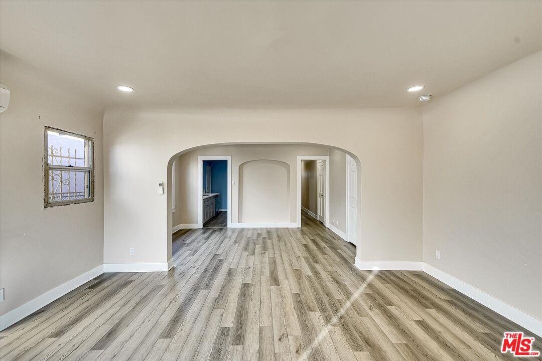 Los Angeles, California, 90043, United States, 2 Bedrooms Bedrooms, ,Residential,For Sale,1766185