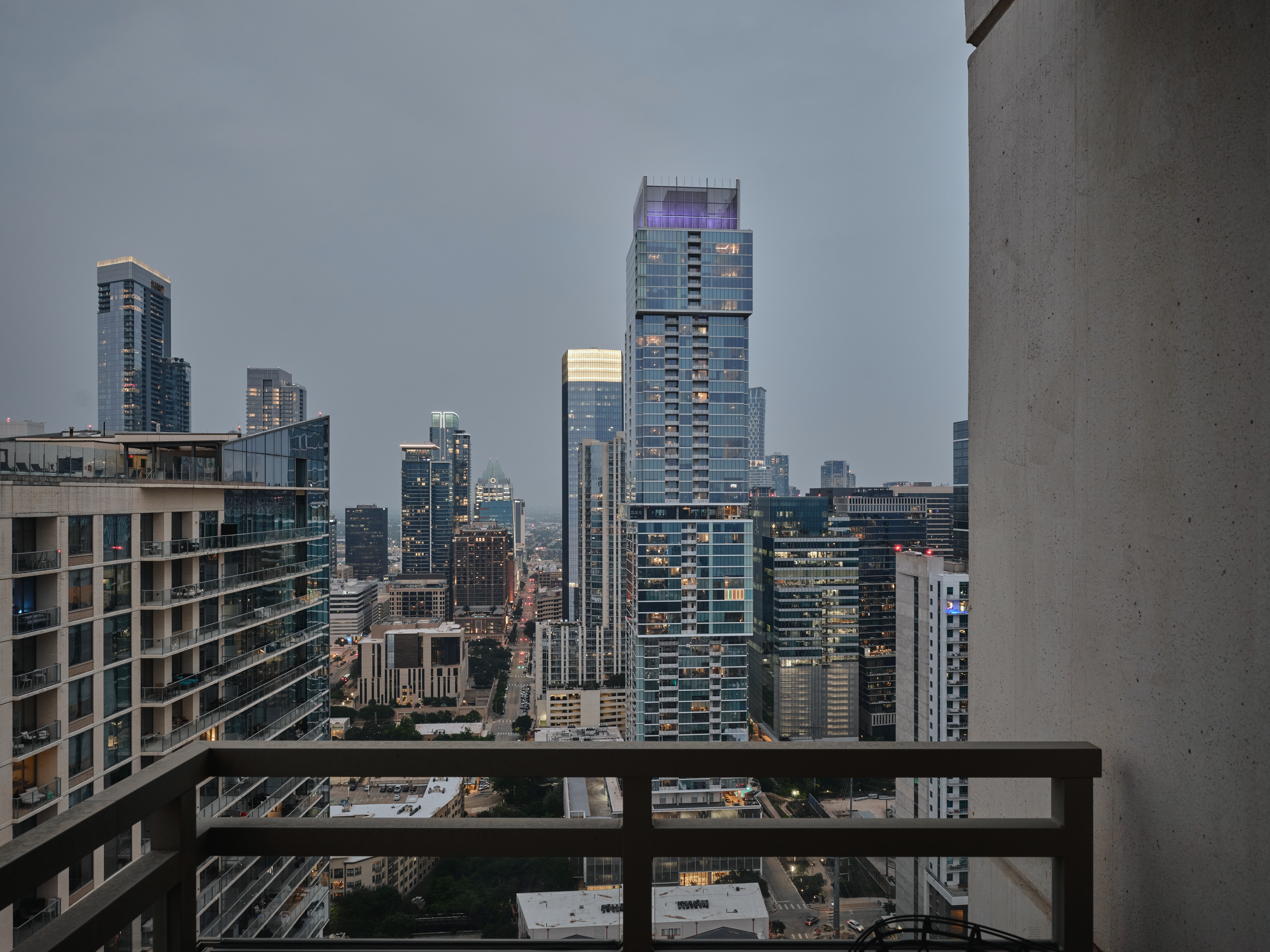  41st-Floor Skyline Living at The Spring - 物件實景