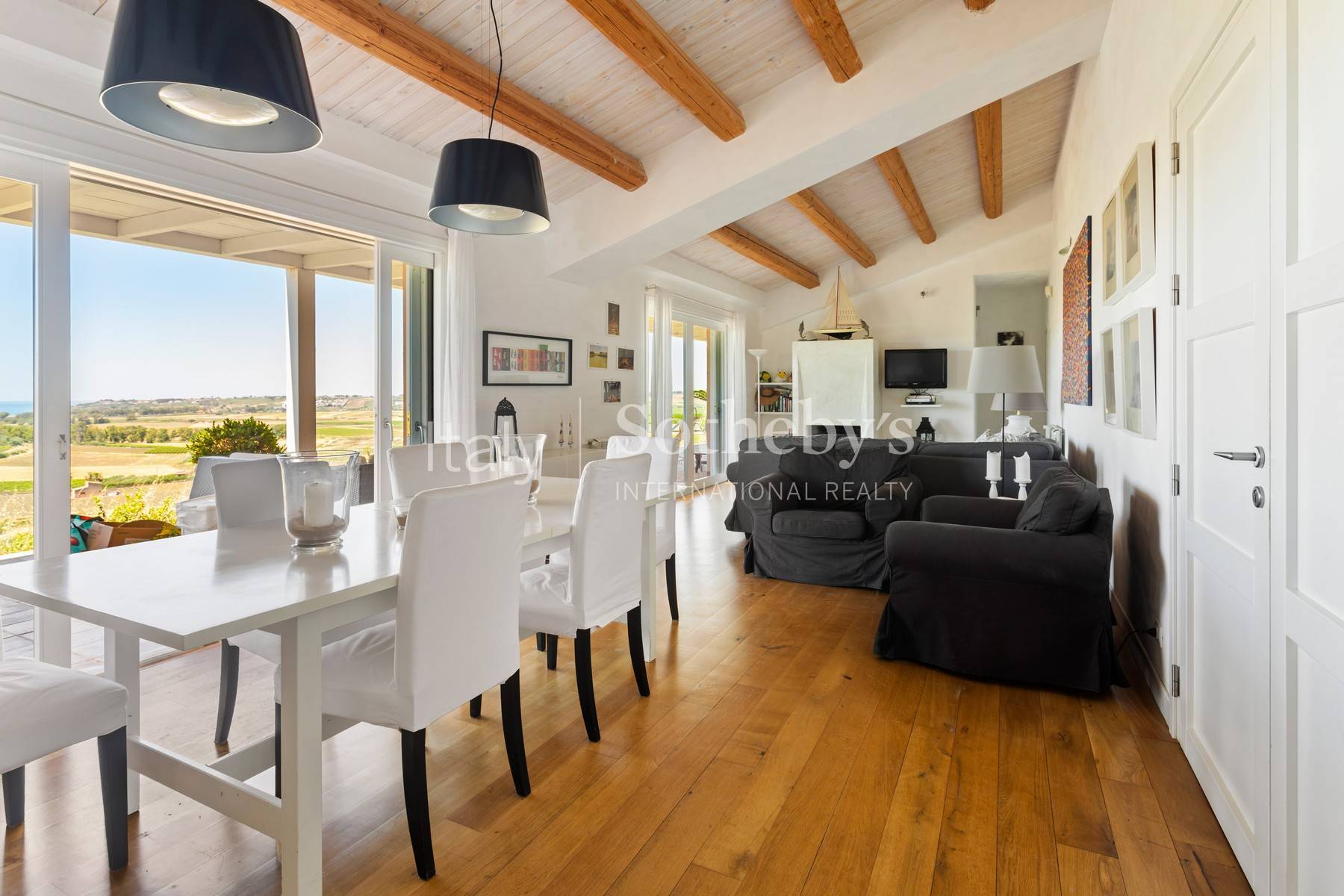  Stunning villa immersed in the countryside and overlooking the sea - 物件實景
