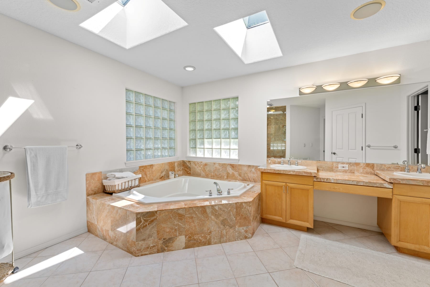  1616 NW FOLEY CT Portland, OR 97229 - 物件實景