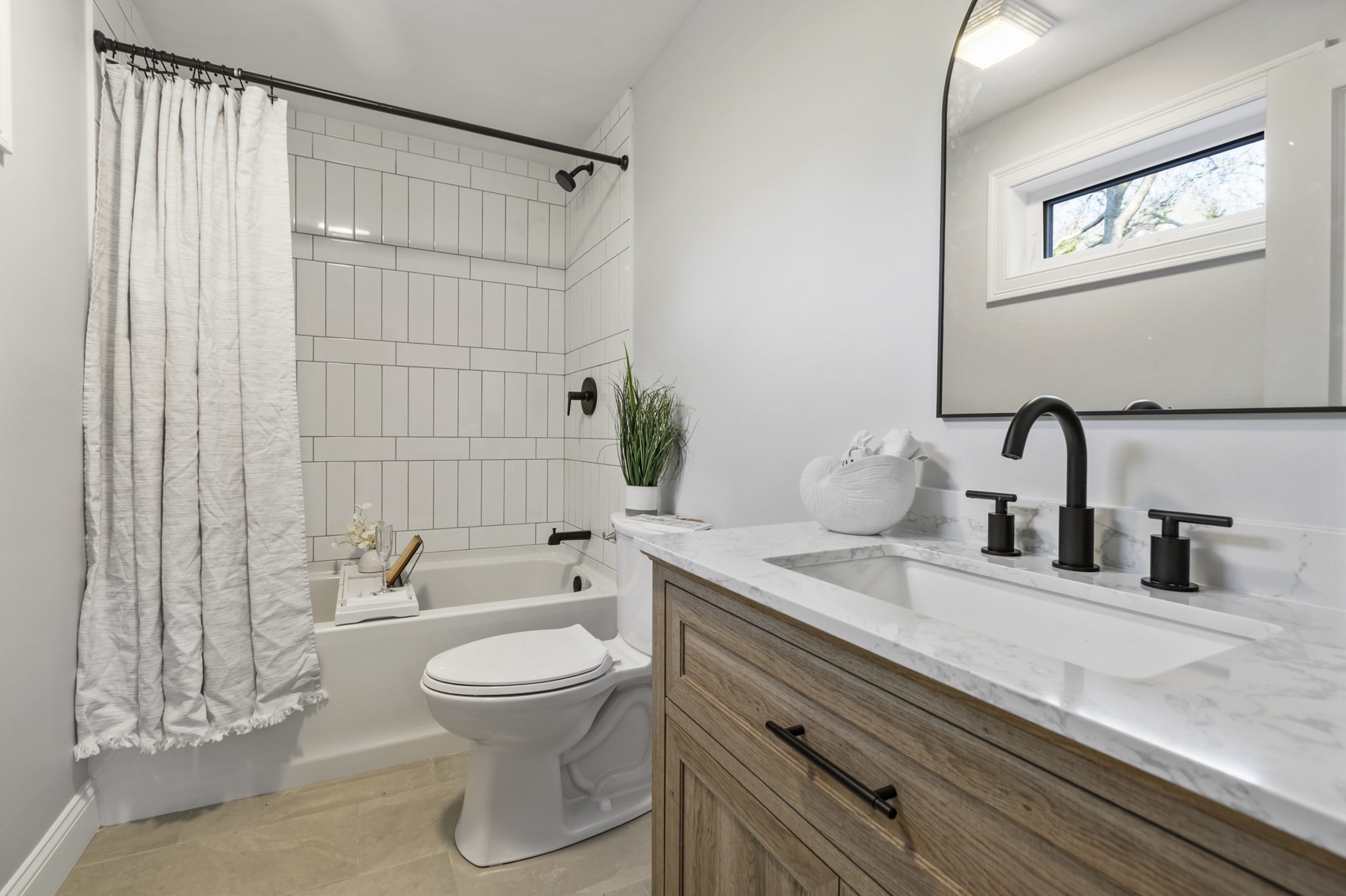 South Dartmouth, Massachusetts, 02748, United States, 4 Bedrooms Bedrooms, ,2 BathroomsBathrooms,Residential,For Sale,1977281