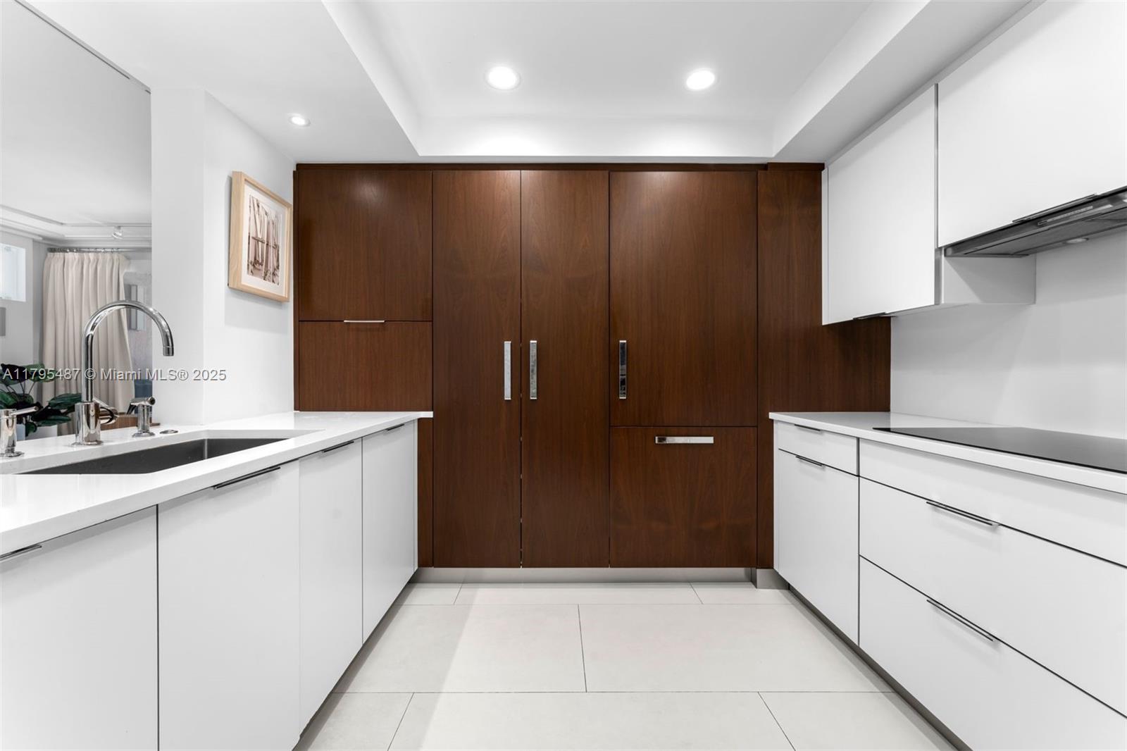 Miami Beach, Florida, 33139, United States, 3 Bedrooms Bedrooms, ,3 BathroomsBathrooms,Residential,For Sale,1794806