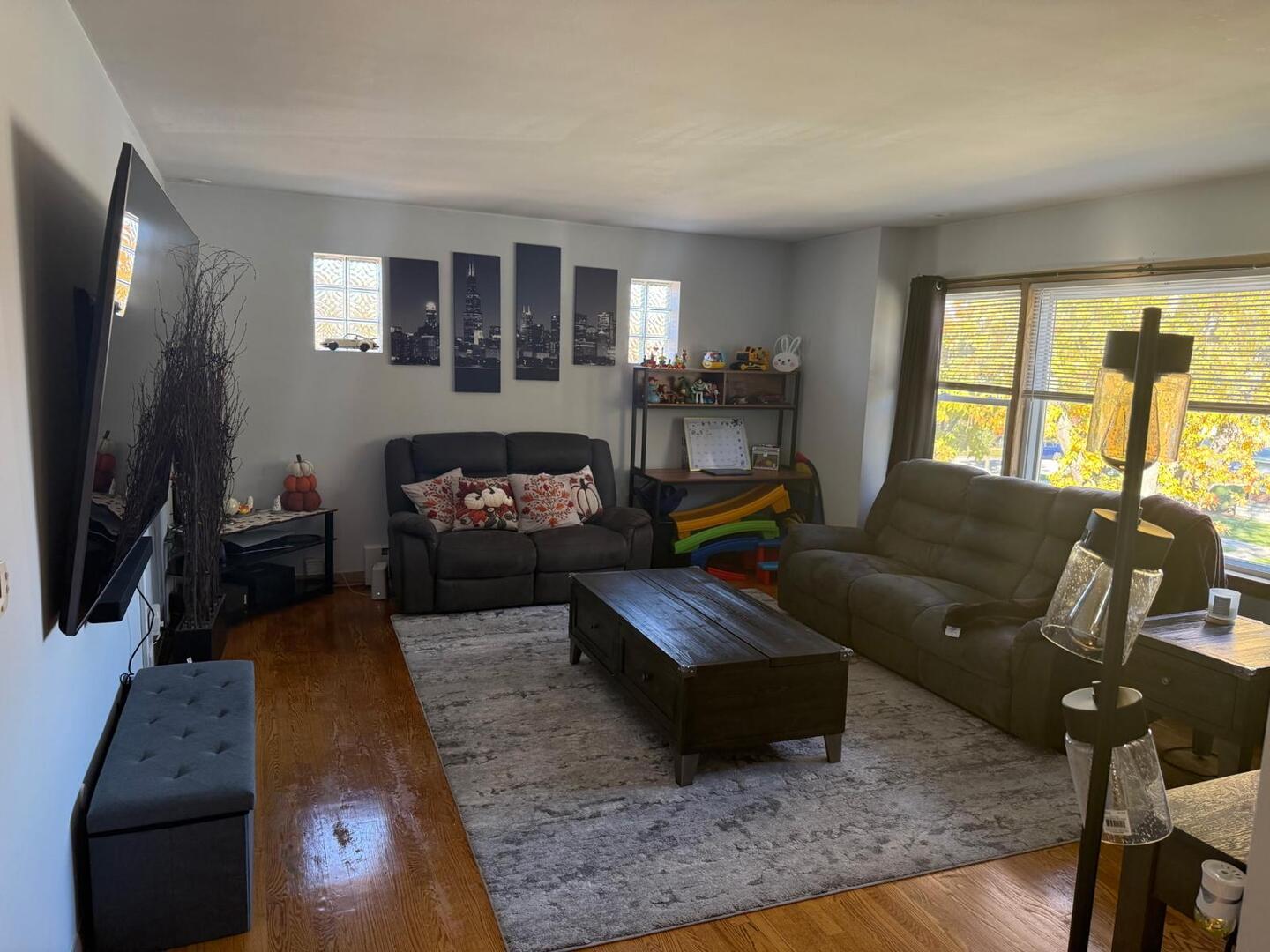 Niles, Illinois, 60714, United States, 5 Bedrooms Bedrooms, ,Residential,For Sale,1990948