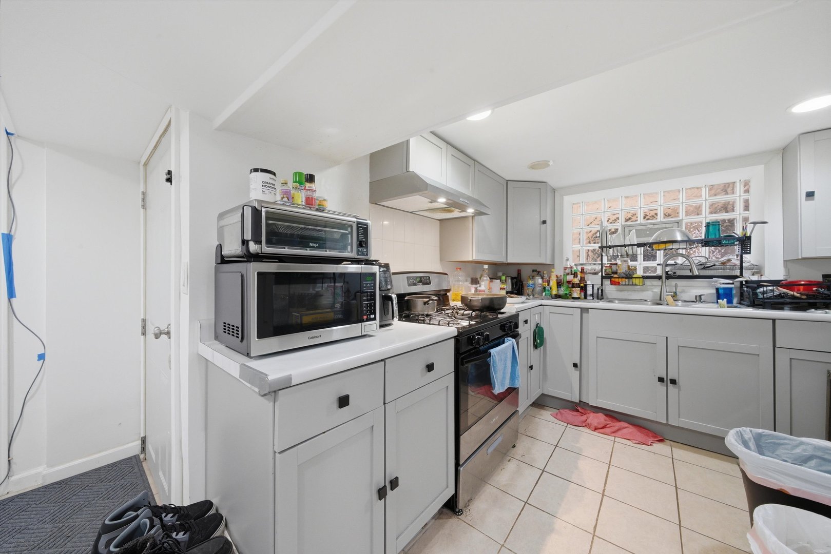 Chicago, Illinois, 60659, United States, 9 Bedrooms Bedrooms, ,Residential,For Sale,2040474