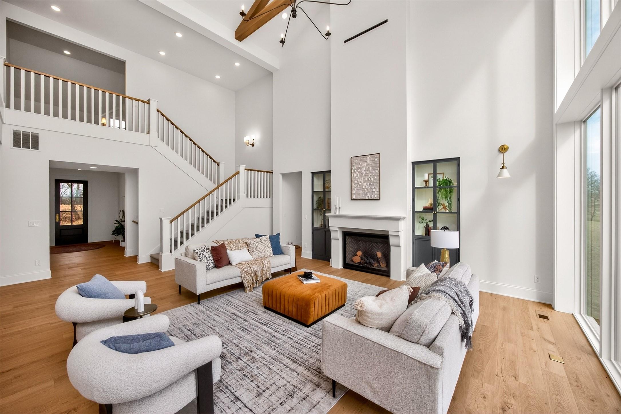 Pella, Iowa, 50219, United States, 5 Bedrooms Bedrooms, ,5 BathroomsBathrooms,Residential,For Sale,2019624