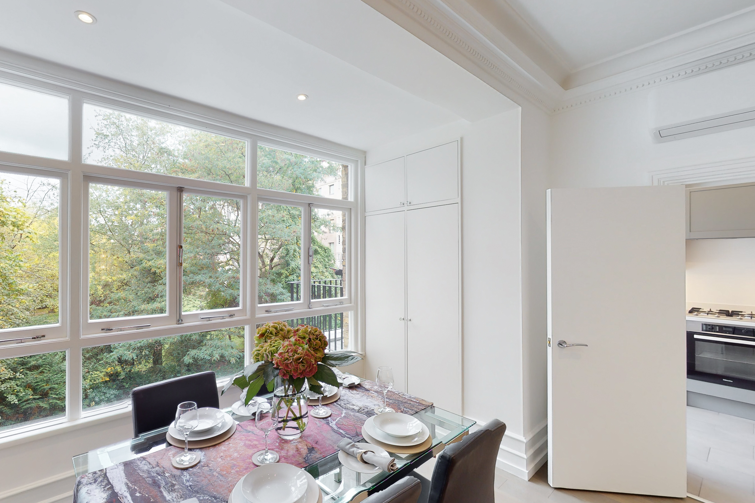  A Knightsbridge Building with a Garden Maisonette and Three Upper Residences - 物件實景