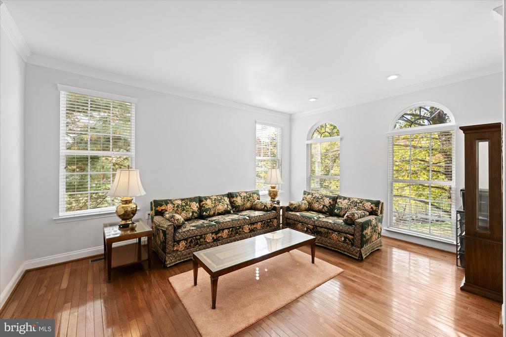 Leesburg, Virginia, 20175, United States, 5 Bedrooms Bedrooms, ,4 BathroomsBathrooms,Residential,For Sale,1987401