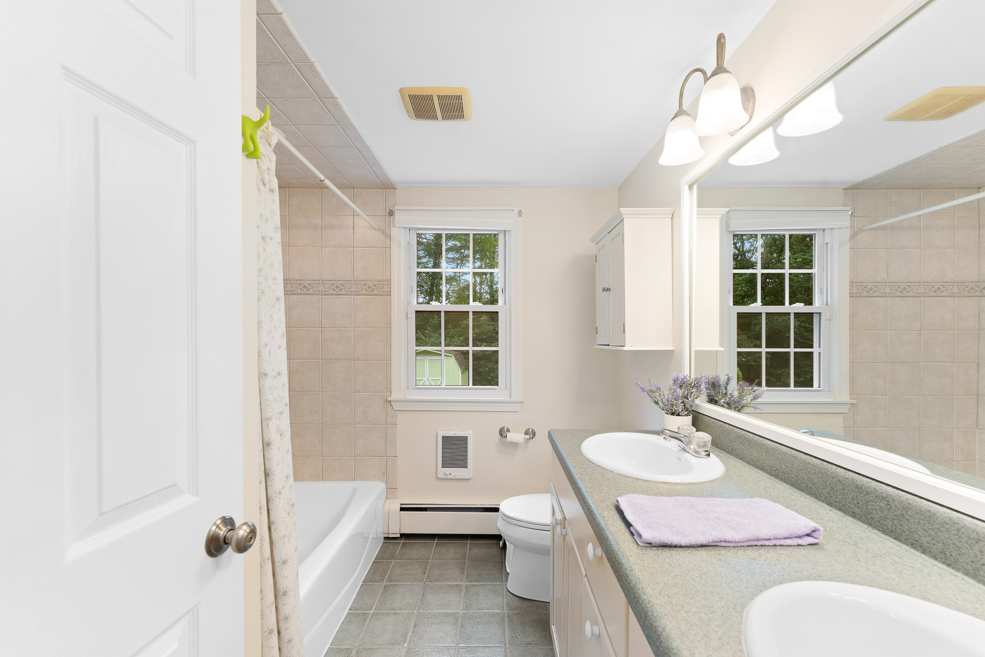 Westerly, Rhode Island, 02891, United States, 3 Bedrooms Bedrooms, ,2 BathroomsBathrooms,Residential,For Sale,1898536