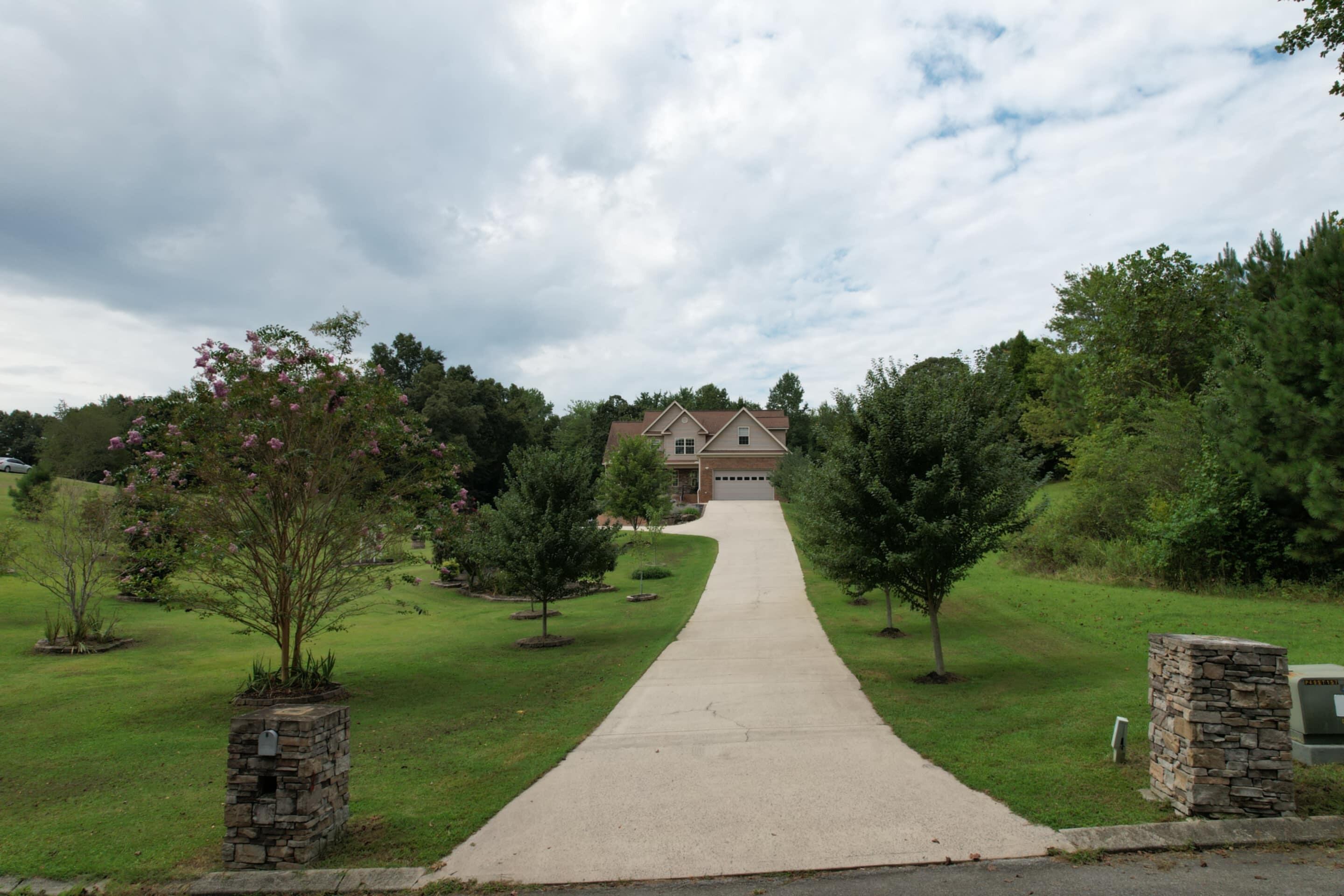 Spring City, Tennessee, 37381, United States, 4 Bedrooms Bedrooms, ,3 BathroomsBathrooms,Residential,For Sale,1927411