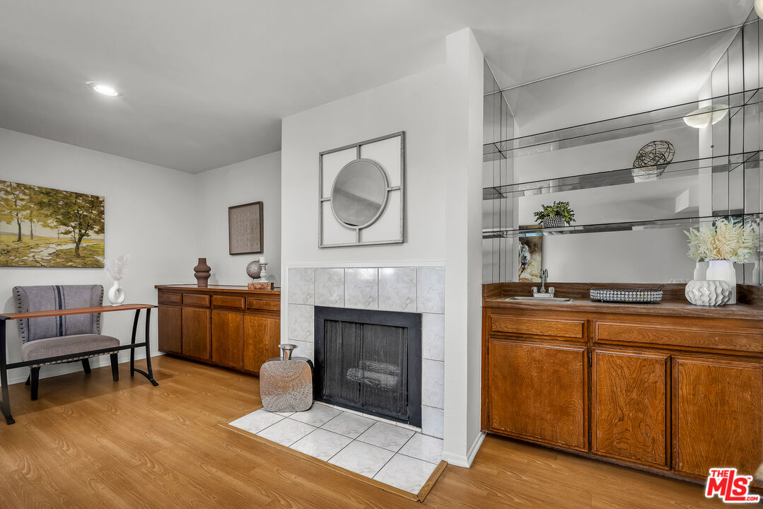 Sherman Oaks, California, 91403, United States, 3 Bedrooms Bedrooms, ,2 BathroomsBathrooms,Residential,For Sale,1989603