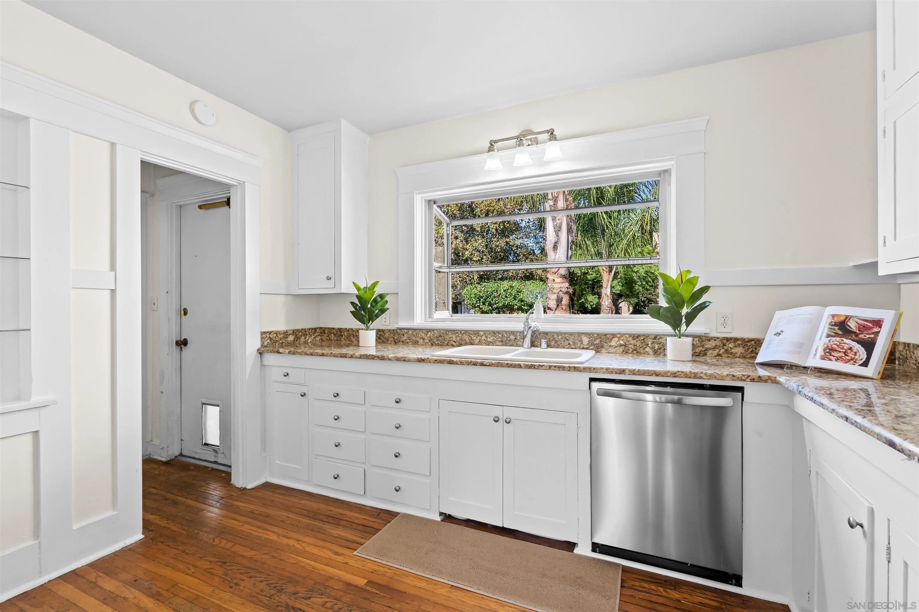 San Diego, California, 92103, United States, 2 Bedrooms Bedrooms, ,1 BathroomBathrooms,Residential,For Sale,1991109