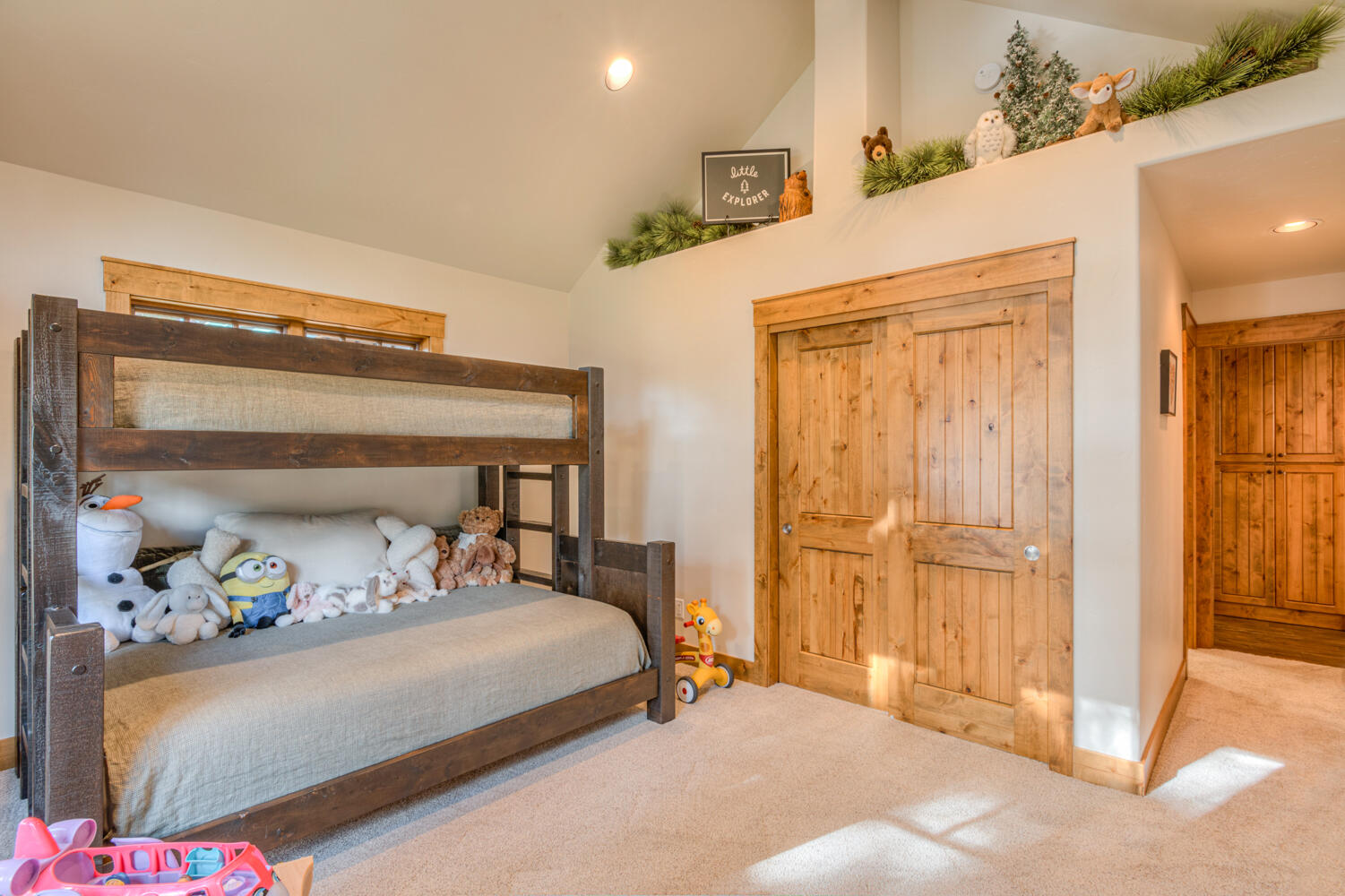 Bend, Oregon, 97707, United States, 4 Bedrooms Bedrooms, ,4 BathroomsBathrooms,Residential,For Sale,2005289